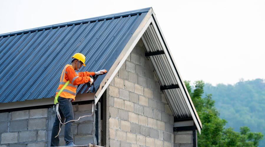 Professional gutter cleaning in Skidmore, MO